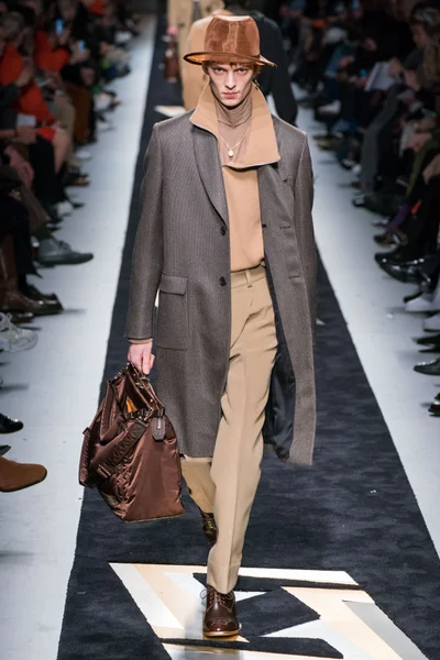 Look 17